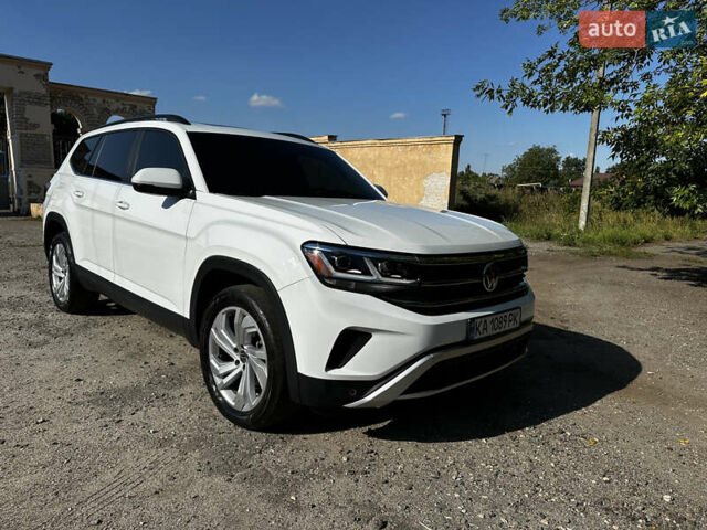 Белый Фольксваген Atlas, объемом двигателя 3.6 л и пробегом 70 тыс. км за 27500 $, фото 3 на Automoto.ua