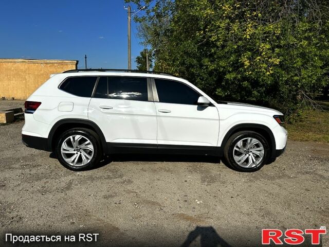 Белый Фольксваген Atlas, объемом двигателя 3.6 л и пробегом 70 тыс. км за 27500 $, фото 4 на Automoto.ua