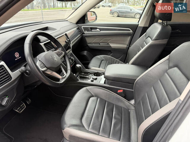 Білий Фольксваген Atlas, об'ємом двигуна 3.6 л та пробігом 61 тис. км за 33700 $, фото 12 на Automoto.ua