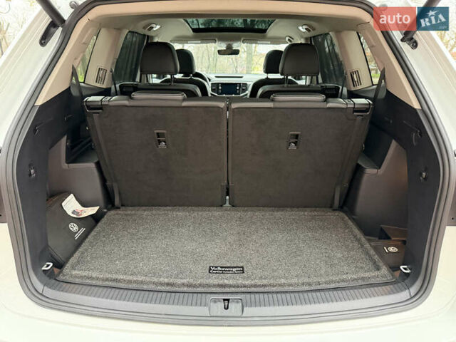 Білий Фольксваген Atlas, об'ємом двигуна 3.6 л та пробігом 61 тис. км за 33700 $, фото 24 на Automoto.ua