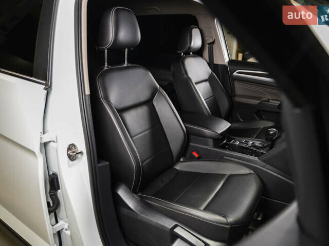 Белый Фольксваген Atlas, объемом двигателя 3.6 л и пробегом 101 тыс. км за 26700 $, фото 28 на Automoto.ua