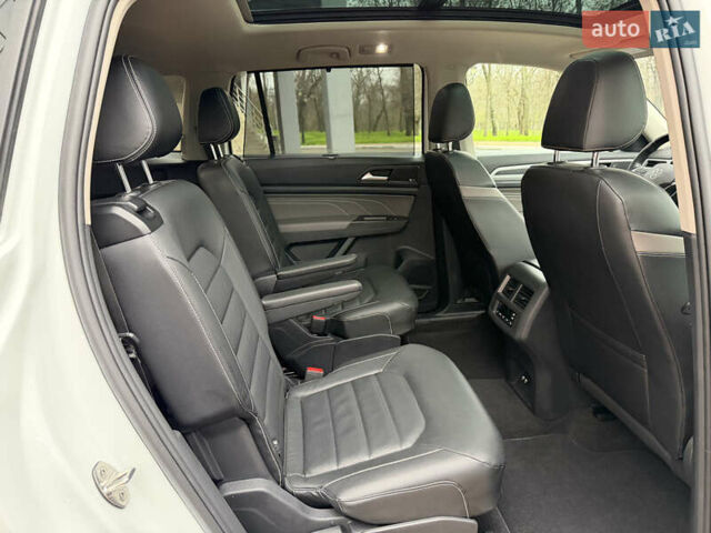 Білий Фольксваген Atlas, об'ємом двигуна 3.6 л та пробігом 61 тис. км за 33700 $, фото 22 на Automoto.ua