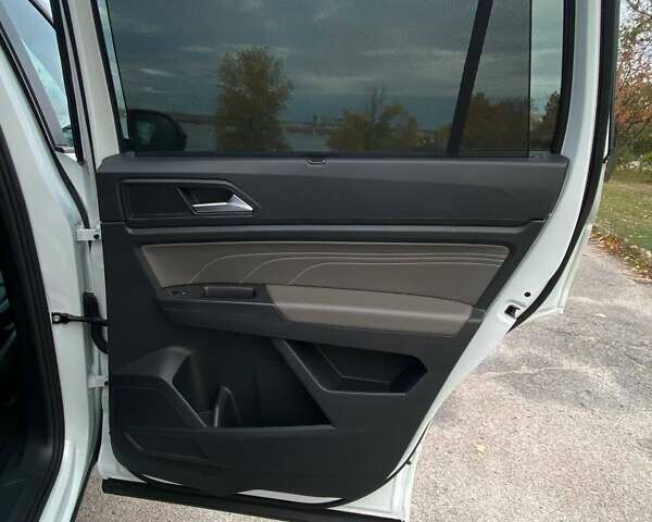 Белый Фольксваген Atlas, объемом двигателя 3.6 л и пробегом 105 тыс. км за 30999 $, фото 35 на Automoto.ua