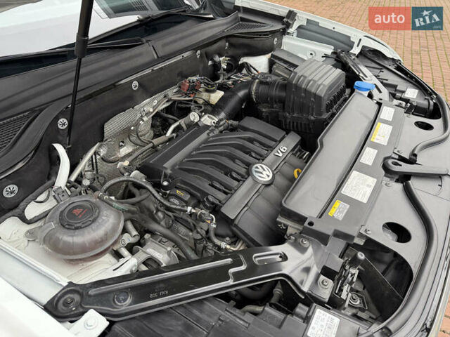 Білий Фольксваген Atlas, об'ємом двигуна 3.6 л та пробігом 61 тис. км за 33700 $, фото 27 на Automoto.ua