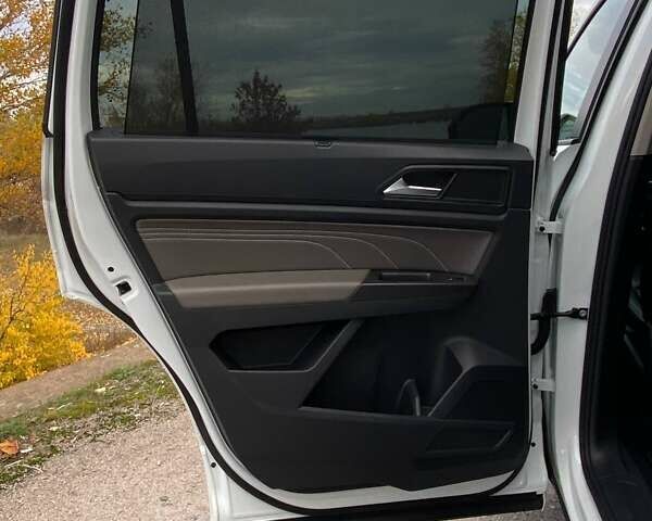 Белый Фольксваген Atlas, объемом двигателя 3.6 л и пробегом 105 тыс. км за 30999 $, фото 34 на Automoto.ua