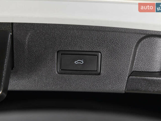 Белый Фольксваген Atlas, объемом двигателя 3.6 л и пробегом 101 тыс. км за 26700 $, фото 37 на Automoto.ua