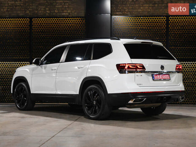 Белый Фольксваген Atlas, объемом двигателя 3.6 л и пробегом 101 тыс. км за 26700 $, фото 3 на Automoto.ua