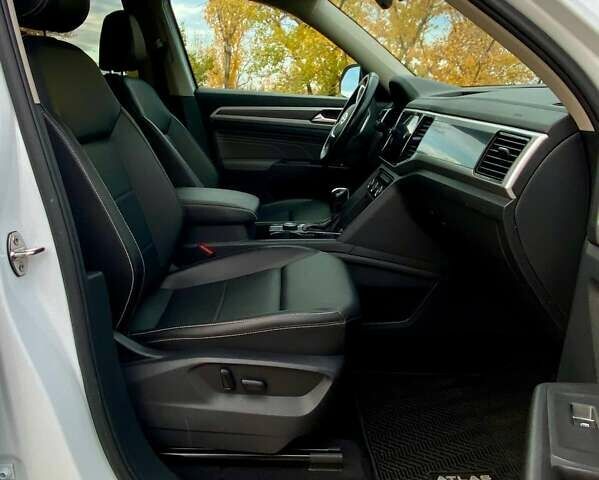 Белый Фольксваген Atlas, объемом двигателя 3.6 л и пробегом 105 тыс. км за 30999 $, фото 27 на Automoto.ua