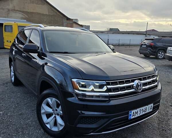 Черный Фольксваген Atlas, объемом двигателя 3.6 л и пробегом 180 тыс. км за 19600 $, фото 1 на Automoto.ua