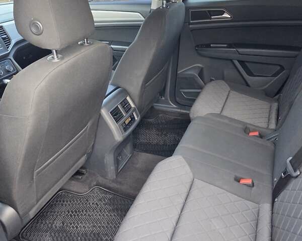 Черный Фольксваген Atlas, объемом двигателя 3.6 л и пробегом 180 тыс. км за 19600 $, фото 12 на Automoto.ua