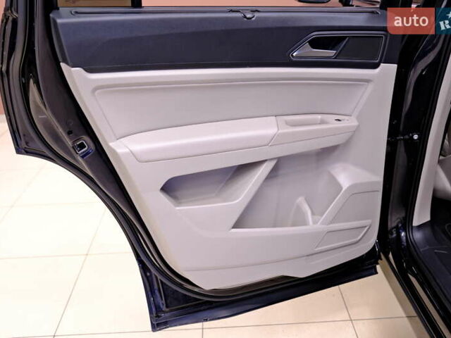 Черный Фольксваген Atlas, объемом двигателя 3.6 л и пробегом 96 тыс. км за 19900 $, фото 30 на Automoto.ua