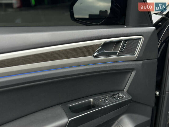 Черный Фольксваген Atlas, объемом двигателя 3.6 л и пробегом 179 тыс. км за 22000 $, фото 14 на Automoto.ua