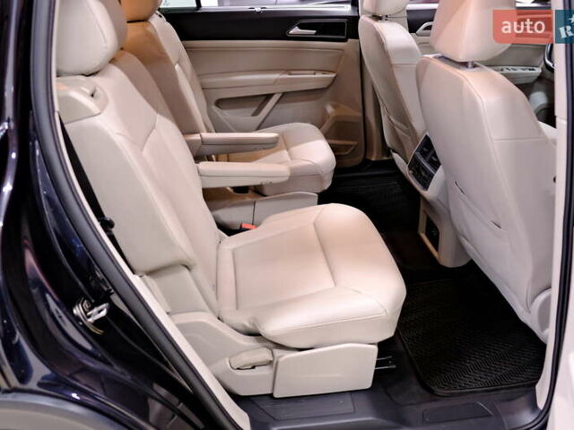 Черный Фольксваген Atlas, объемом двигателя 3.6 л и пробегом 96 тыс. км за 19900 $, фото 39 на Automoto.ua