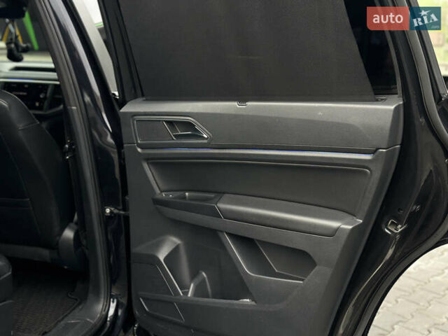 Черный Фольксваген Atlas, объемом двигателя 3.6 л и пробегом 179 тыс. км за 22000 $, фото 32 на Automoto.ua