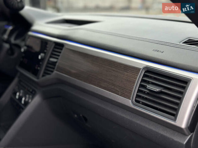 Черный Фольксваген Atlas, объемом двигателя 3.6 л и пробегом 179 тыс. км за 22000 $, фото 26 на Automoto.ua