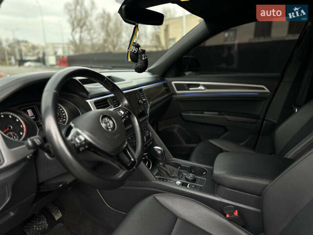 Черный Фольксваген Atlas, объемом двигателя 3.6 л и пробегом 179 тыс. км за 22000 $, фото 15 на Automoto.ua