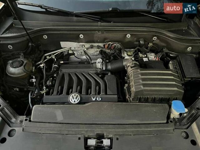 Черный Фольксваген Atlas, объемом двигателя 3.6 л и пробегом 159 тыс. км за 24000 $, фото 2 на Automoto.ua