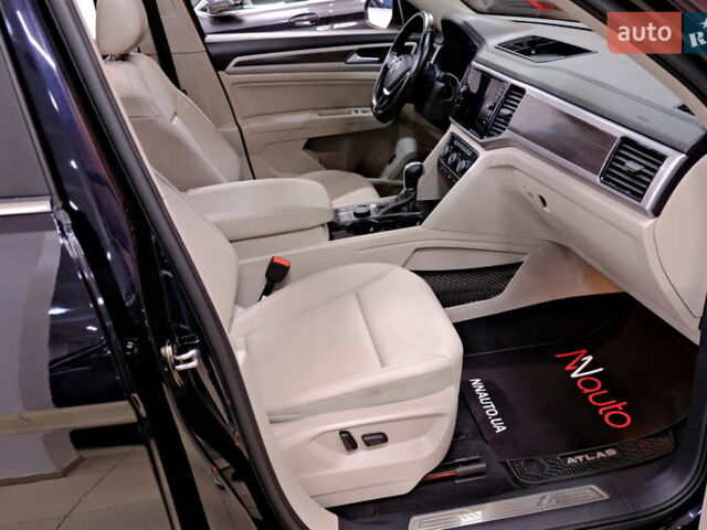 Черный Фольксваген Atlas, объемом двигателя 3.6 л и пробегом 96 тыс. км за 19900 $, фото 44 на Automoto.ua