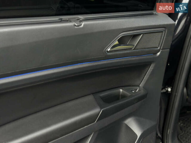 Черный Фольксваген Atlas, объемом двигателя 3.6 л и пробегом 179 тыс. км за 22000 $, фото 28 на Automoto.ua