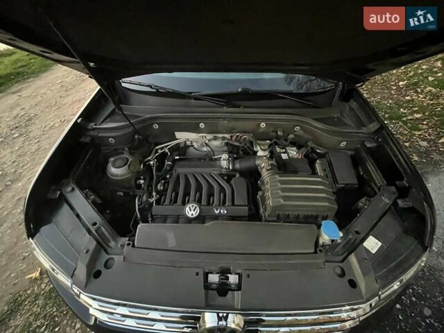 Черный Фольксваген Atlas, объемом двигателя 3.6 л и пробегом 159 тыс. км за 24000 $, фото 1 на Automoto.ua