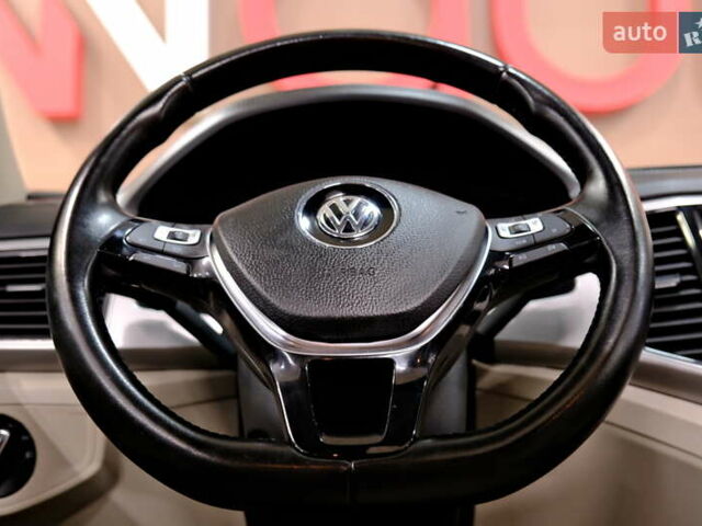 Черный Фольксваген Atlas, объемом двигателя 3.6 л и пробегом 96 тыс. км за 19900 $, фото 48 на Automoto.ua