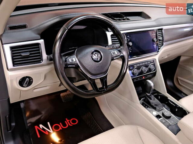 Черный Фольксваген Atlas, объемом двигателя 3.6 л и пробегом 96 тыс. км за 19900 $, фото 28 на Automoto.ua