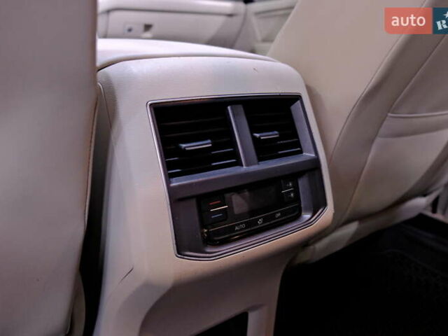 Черный Фольксваген Atlas, объемом двигателя 3.6 л и пробегом 96 тыс. км за 19900 $, фото 34 на Automoto.ua