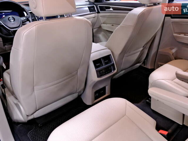 Черный Фольксваген Atlas, объемом двигателя 3.6 л и пробегом 96 тыс. км за 19900 $, фото 33 на Automoto.ua