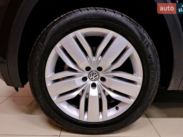 Черный Фольксваген Atlas, объемом двигателя 3.6 л и пробегом 96 тыс. км за 19900 $, фото 49 на Automoto.ua