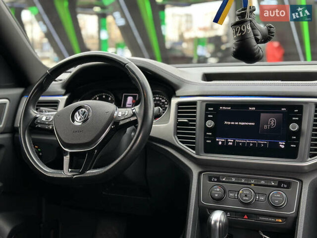 Черный Фольксваген Atlas, объемом двигателя 3.6 л и пробегом 179 тыс. км за 22000 $, фото 19 на Automoto.ua