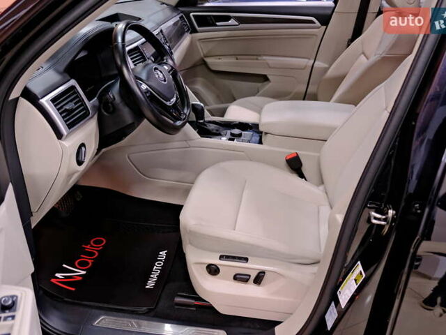 Черный Фольксваген Atlas, объемом двигателя 3.6 л и пробегом 96 тыс. км за 19900 $, фото 27 на Automoto.ua