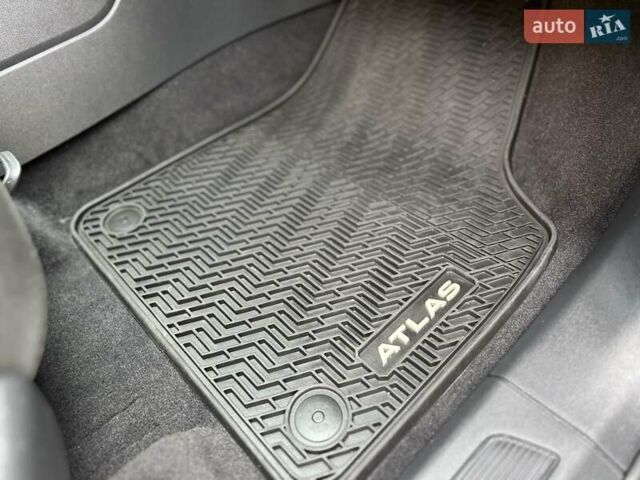 Чорний Фольксваген Atlas, об'ємом двигуна 2 л та пробігом 193 тис. км за 17950 $, фото 22 на Automoto.ua