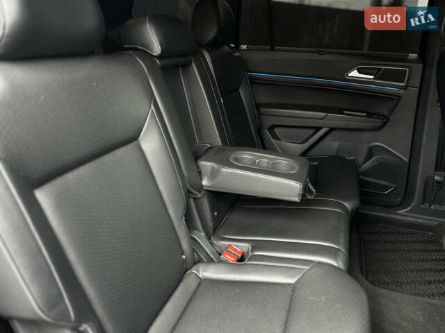 Черный Фольксваген Atlas, объемом двигателя 3.6 л и пробегом 179 тыс. км за 22000 $, фото 34 на Automoto.ua