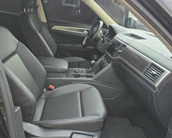 Черный Фольксваген Atlas, объемом двигателя 3.6 л и пробегом 58 тыс. км за 23900 $, фото 12 на Automoto.ua