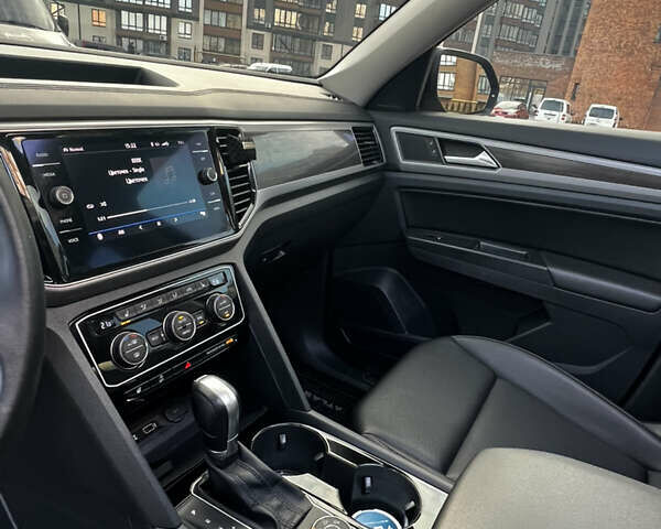 Черный Фольксваген Atlas, объемом двигателя 3.6 л и пробегом 122 тыс. км за 25000 $, фото 23 на Automoto.ua