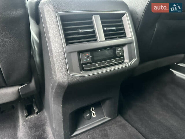 Чорний Фольксваген Atlas, об'ємом двигуна 3.6 л та пробігом 176 тис. км за 17999 $, фото 17 на Automoto.ua