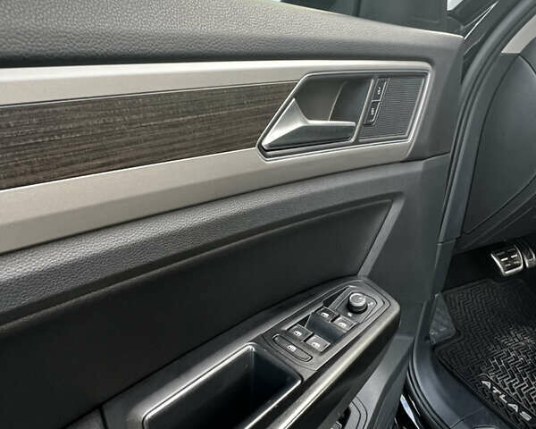 Черный Фольксваген Atlas, объемом двигателя 3.6 л и пробегом 122 тыс. км за 25000 $, фото 24 на Automoto.ua