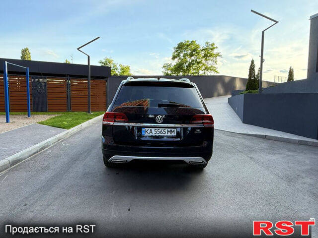 Черный Фольксваген Atlas, объемом двигателя 3.6 л и пробегом 68 тыс. км за 20800 $, фото 2 на Automoto.ua