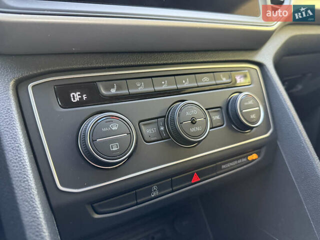 Черный Фольксваген Atlas, объемом двигателя 3.6 л и пробегом 128 тыс. км за 25000 $, фото 19 на Automoto.ua