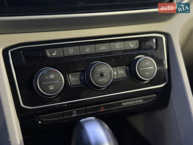 Чорний Фольксваген Atlas, об'ємом двигуна 3.6 л та пробігом 82 тис. км за 29000 $, фото 17 на Automoto.ua