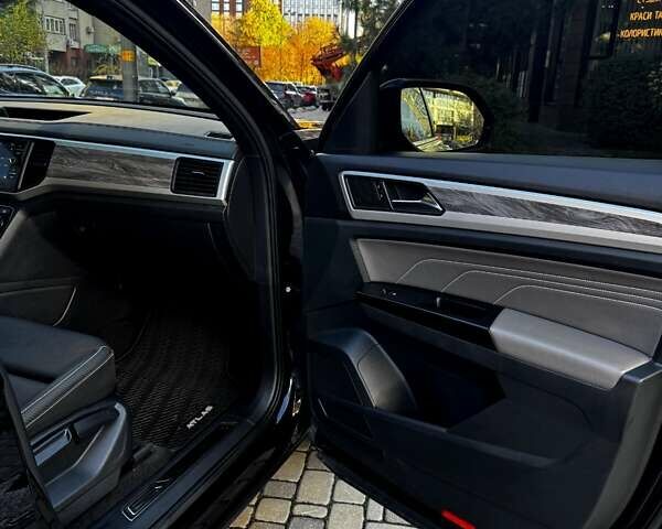 Черный Фольксваген Atlas, объемом двигателя 3.6 л и пробегом 69 тыс. км за 27500 $, фото 50 на Automoto.ua