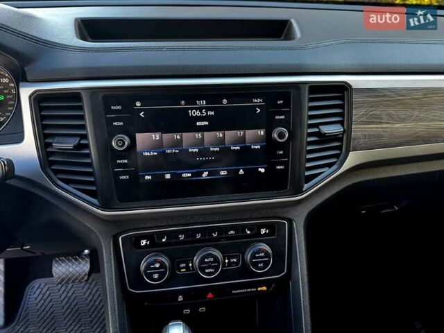 Черный Фольксваген Atlas, объемом двигателя 3.6 л и пробегом 69 тыс. км за 27500 $, фото 2 на Automoto.ua