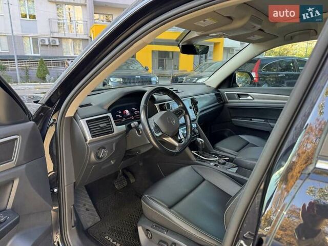 Черный Фольксваген Atlas, объемом двигателя 3.6 л и пробегом 69 тыс. км за 32000 $, фото 1 на Automoto.ua