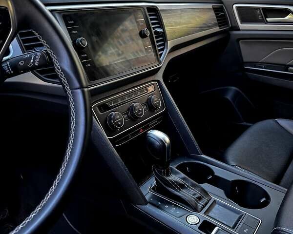 Черный Фольксваген Atlas, объемом двигателя 3.6 л и пробегом 69 тыс. км за 27500 $, фото 62 на Automoto.ua