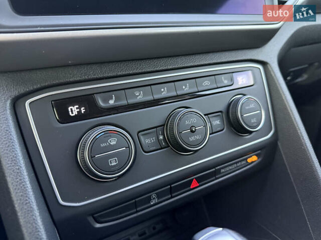 Черный Фольксваген Atlas, объемом двигателя 3.6 л и пробегом 128 тыс. км за 25000 $, фото 18 на Automoto.ua