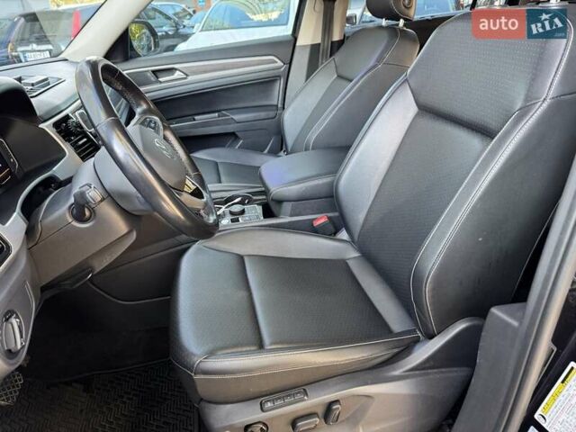 Черный Фольксваген Atlas, объемом двигателя 3.6 л и пробегом 69 тыс. км за 32000 $, фото 2 на Automoto.ua