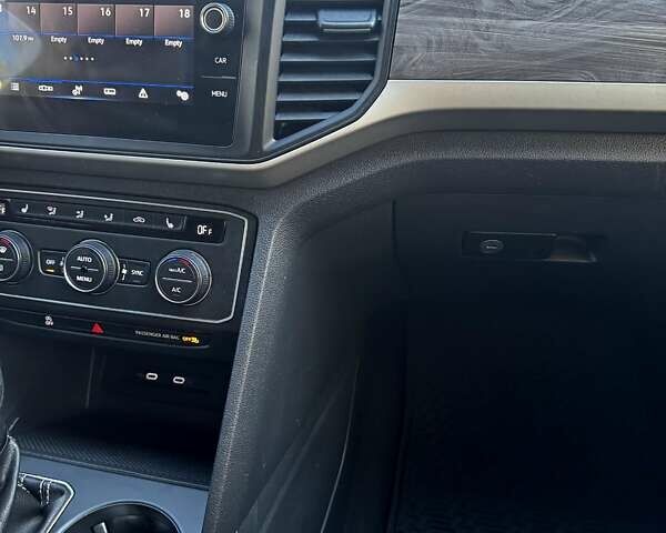 Черный Фольксваген Atlas, объемом двигателя 3.6 л и пробегом 69 тыс. км за 27500 $, фото 6 на Automoto.ua