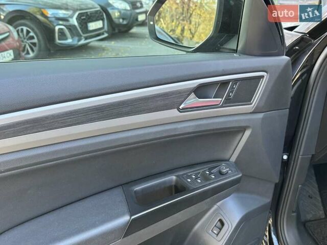 Черный Фольксваген Atlas, объемом двигателя 3.6 л и пробегом 69 тыс. км за 32000 $, фото 20 на Automoto.ua