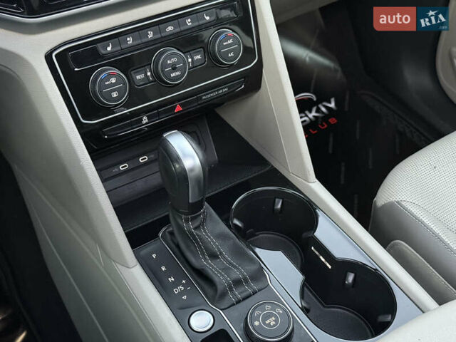 Чорний Фольксваген Atlas, об'ємом двигуна 3.6 л та пробігом 82 тис. км за 29000 $, фото 19 на Automoto.ua