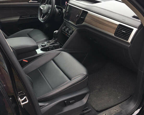 Черный Фольксваген Atlas, объемом двигателя 3.6 л и пробегом 105 тыс. км за 30000 $, фото 6 на Automoto.ua